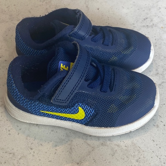 NIKE toddler/baby Revolution3 tennis shoe - Picture 1 of 5